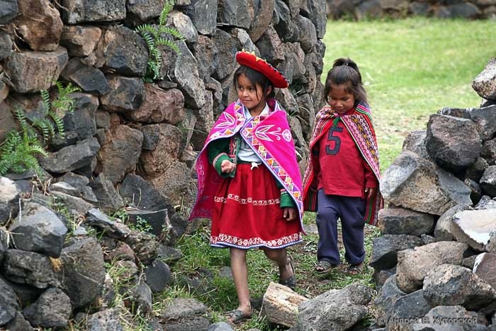 Перуанские индейцы 4 буквы. Перу осень перуанка. Перуанские индейцы. Перуанки фото. Женщины Перу в котелках.
